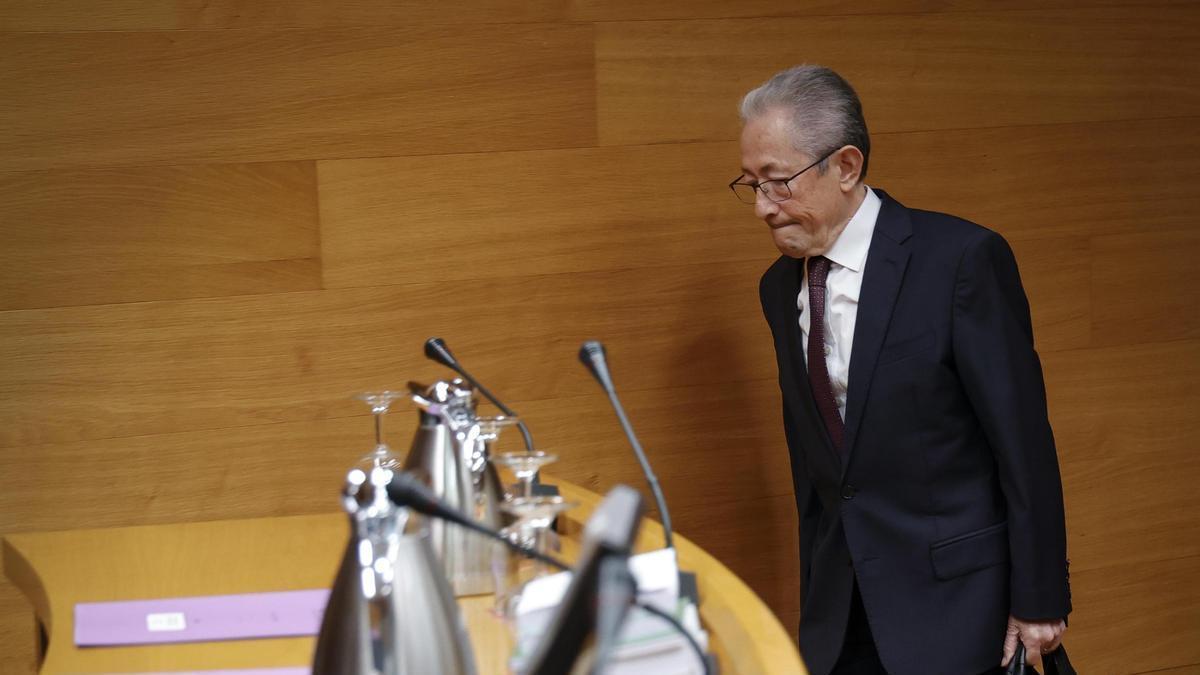 El síndic de Greuges, Ángel Luna, acude a las Corts a comparecer, el pasado mes de abril.