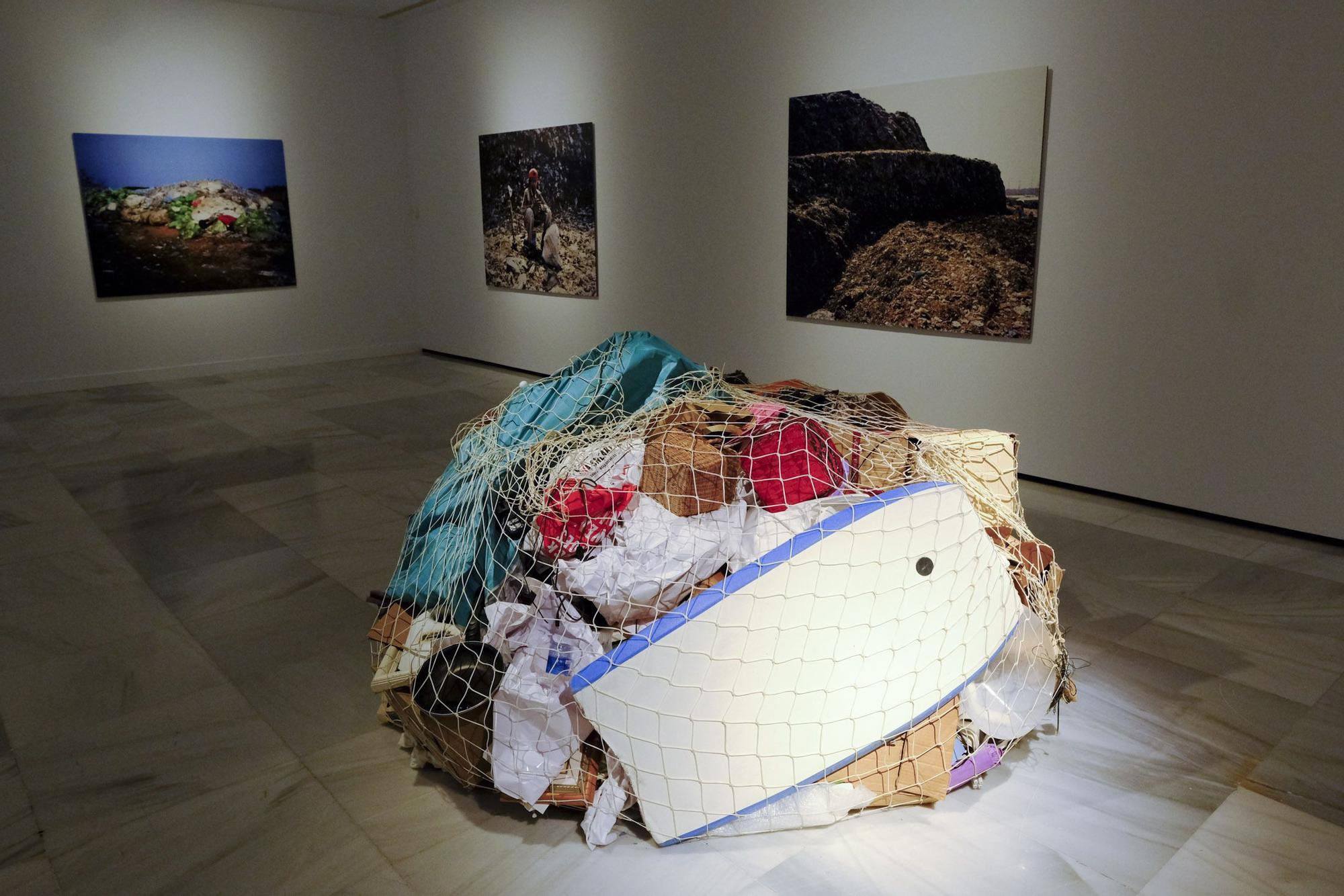 Exposición internacional 'Con los pies en la tierra' en el CAAM