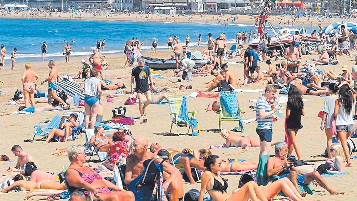 Una playa abarratotada del Archipiélago.