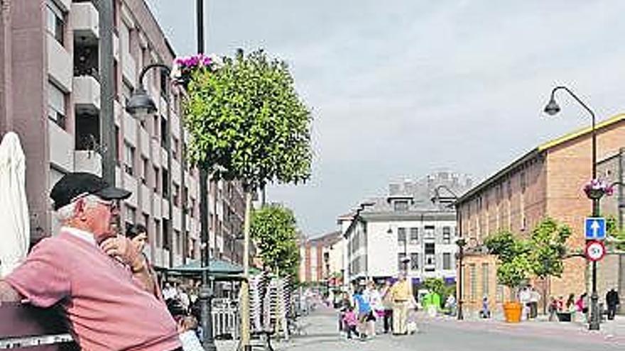 Vista de la calle Pablo Iglesias, de Piedras Blancas.