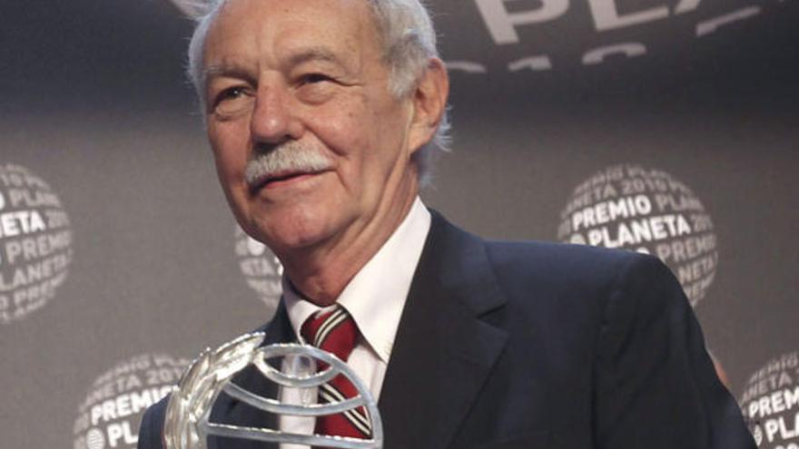 Eduardo Mendoza gana el Premio Planeta 2010