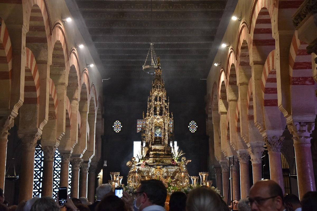 Fotografía del Corpus Christi de años anteriores en el interior de la Mezquita- Catedral