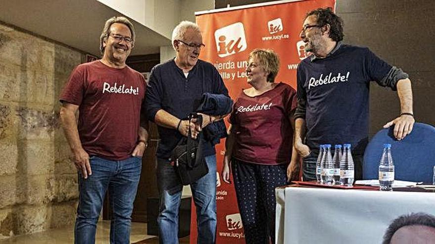 Francisco Guarido, Cayo Lara, Ana Belén González y Miguel Ángel Viñas durante el acto público celebrado ayer.