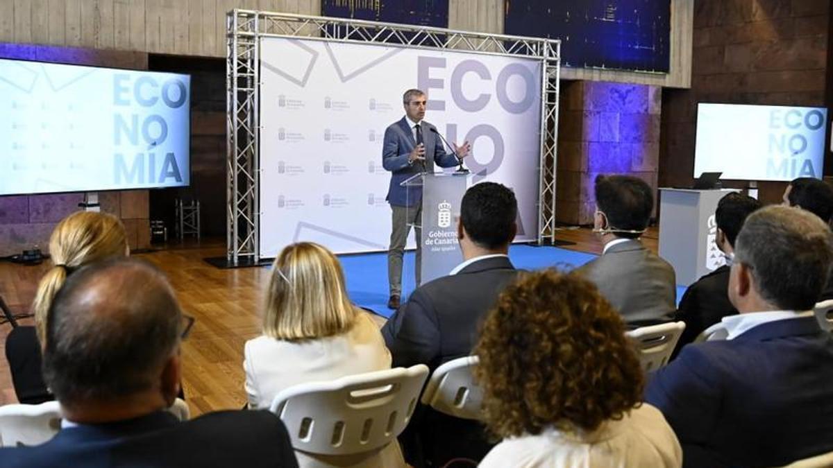 El vicepresidente del Gobierno de Canarias Manuel Dominguez, durante la presentación de 'Leo'.