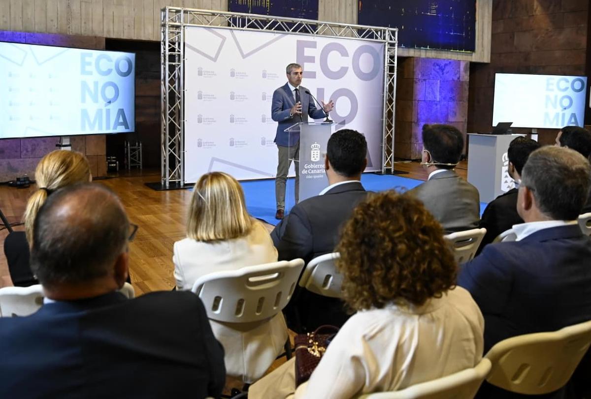 El vicepresidente del Gobierno de Canarias Manuel Dominguez, durante la presentación de 'Leo'.