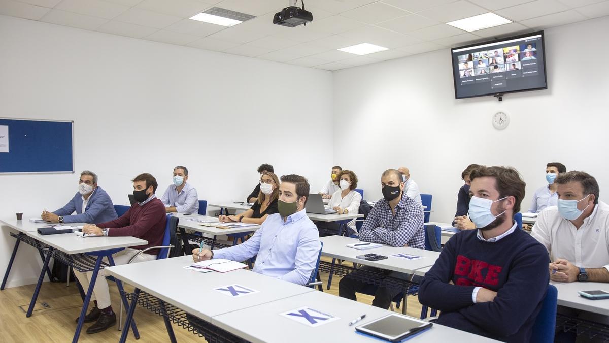 Alumnos de postgrado de ESIC Sevilla durante una clase