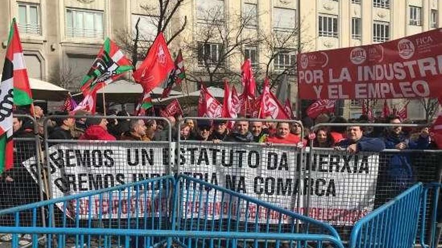 Parte de la manifestación por la industria electrointensiva. // Cedida