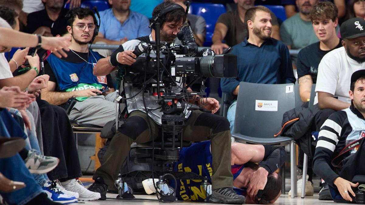 Shengelia casi se rompe la cabeza por un balón