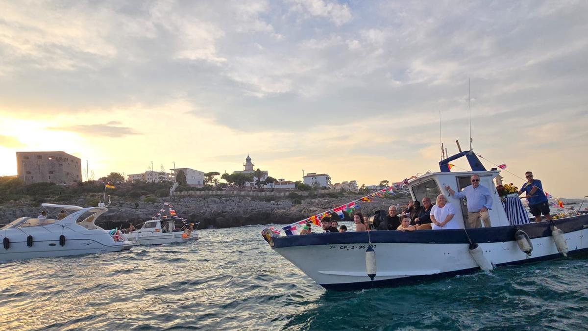 PROCESIÓN CARMEN ORPESA I La imagen de la Virgen del Carmen volverá a surcar este sábado la costa de Orpesa