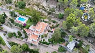 Desmantelan otra fiesta ilegal en Ibiza: 150 asistentes, drogas variadas y entradas a 200 euros con barra libre
