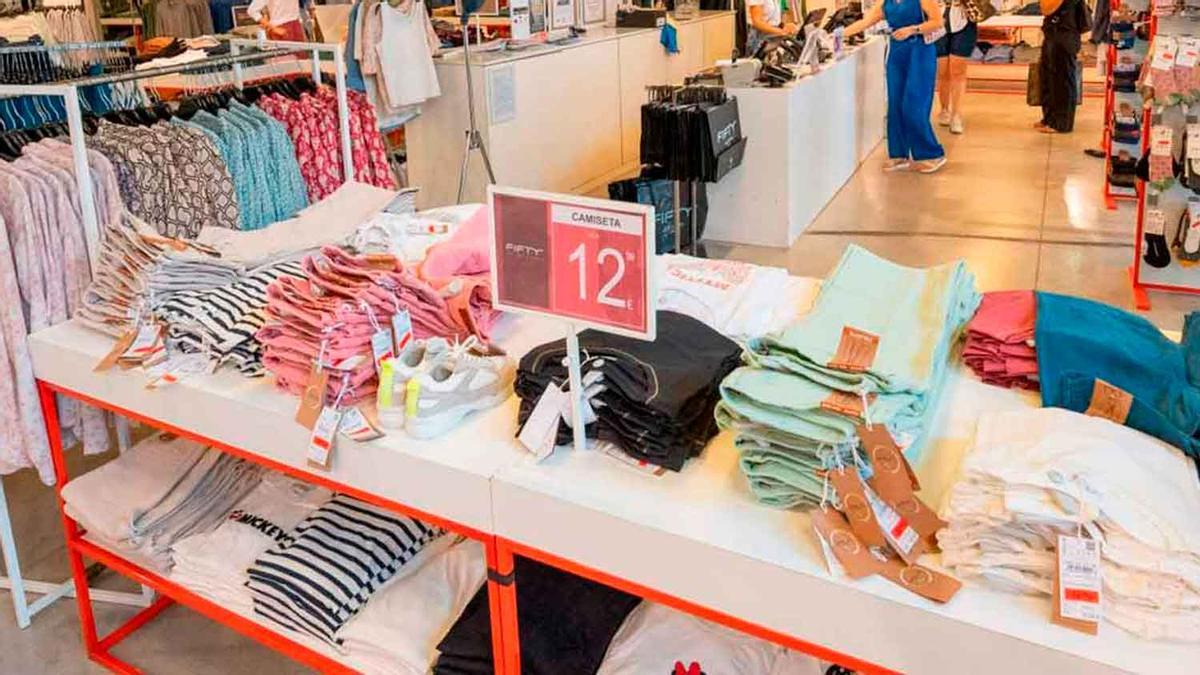 La gran tienda outlet que arrasa en su regreso a Asturias con marcas como Cortefiel, Pedro del Hierro, Women’secret, Levi’s o Jack and Jones, entre otras