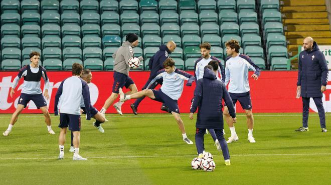 El Celta entrena en el Celtic Park antes del histórico partido de la Europa League en Glasgow.