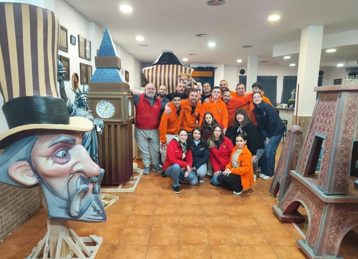 El casal del Barri la Figuera acoge piezas de la falla grande