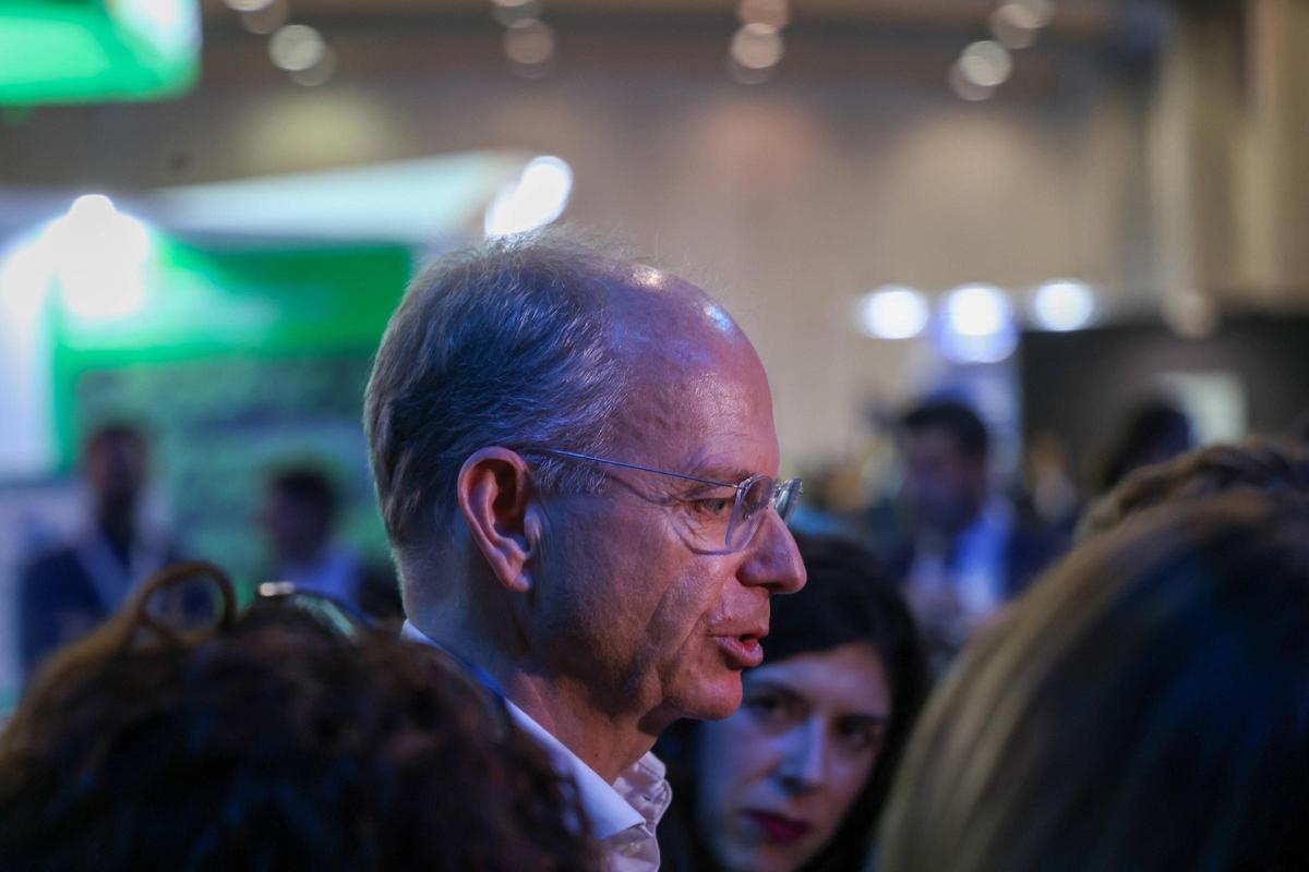 Thomas Dahlem atienda a la prensa, ayer, en el congreso eMobility.
