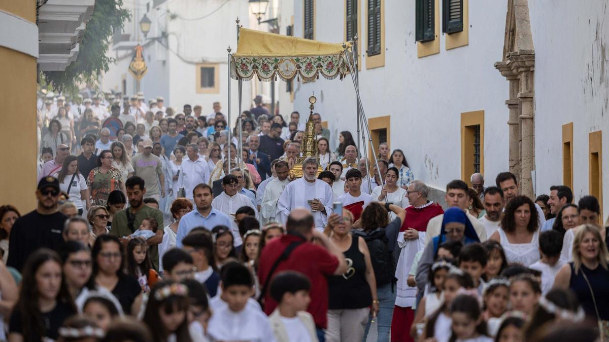 Un instante de la procesión del Corpus Christi.