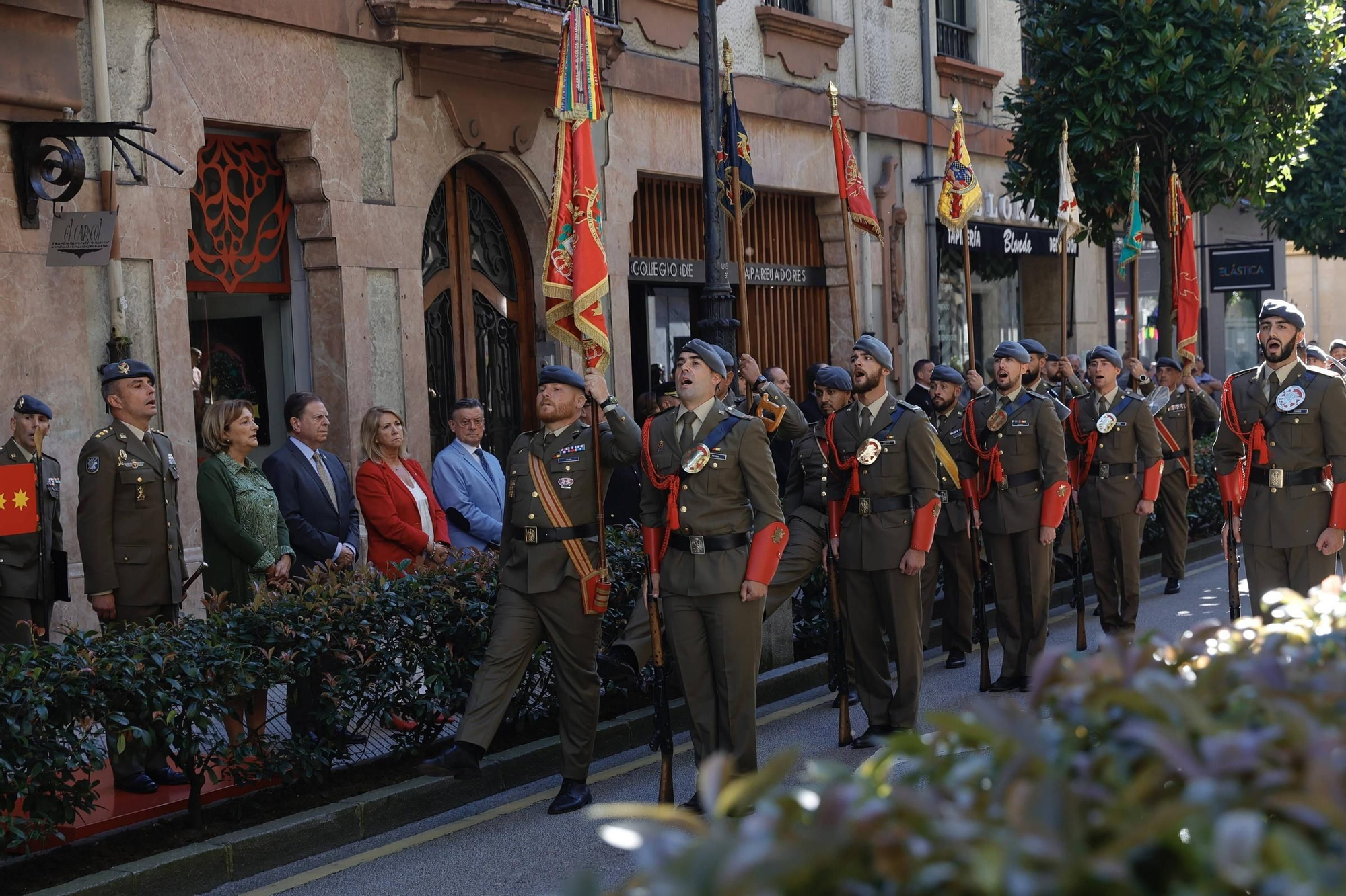 Parada militar en Oviedo para homenajear al Cabo Noval