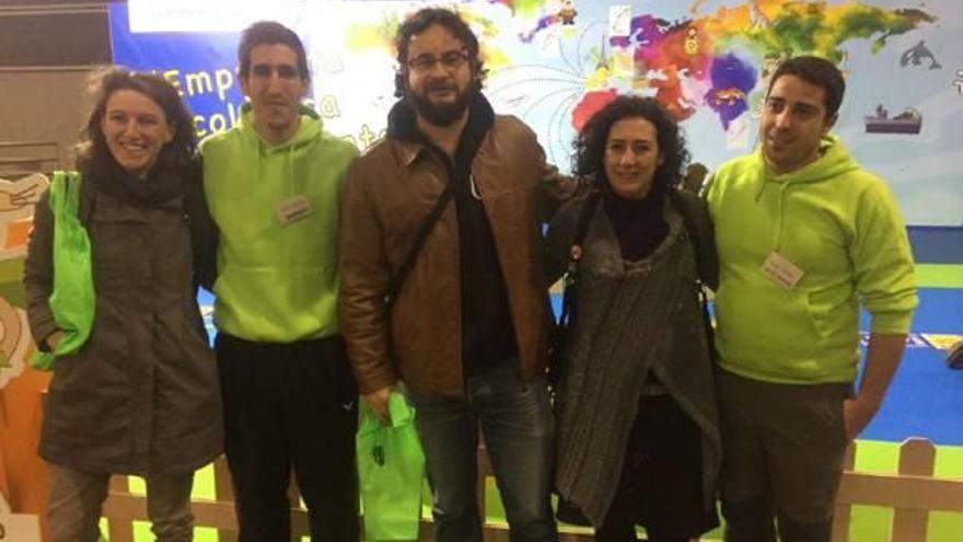 María Oliver, Berto Jaramillo y Neus Fábregas durante su visita ayer a Expojove.