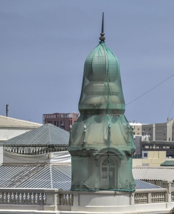 04/09/2017 LAS PALMAS DE GRAN CANARIA. Torre del  Gabinete Literario que tiene que ser reparada con urgencia. FOTO: J.PÉREZ CURBELO