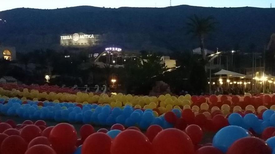 Una traca de globos para celebrar la mayoría de edad de Terra Mítica