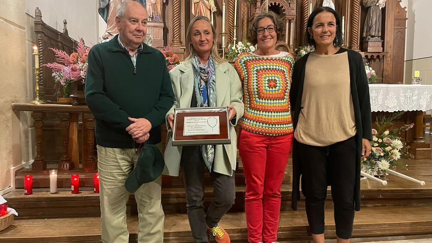 El MUJA recibe el Rosario de San Juan de Duz 2024 por su veinte aniversario
