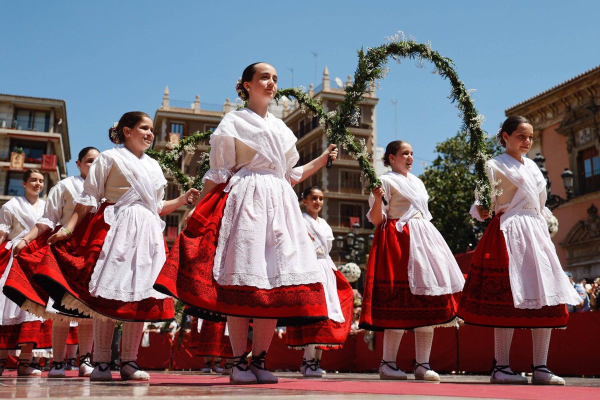 Les danses interpretadas por niños dan cuerpo a la Cabalgata del Convite