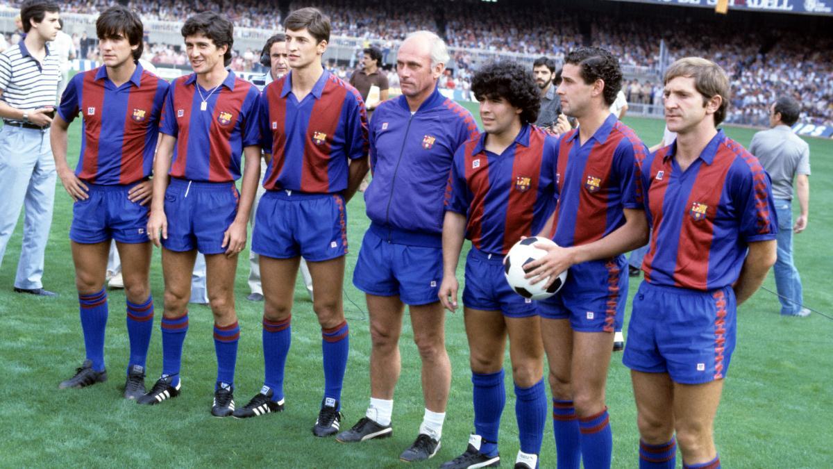 Marcos Alonso, Pichi Alonso, Urbano, Udo Lattek, Maradona, Julio Alberto y Periko Alonso en la presentación de los fichajes del FC Barcelona para la temporada 1982/83 la temporada
