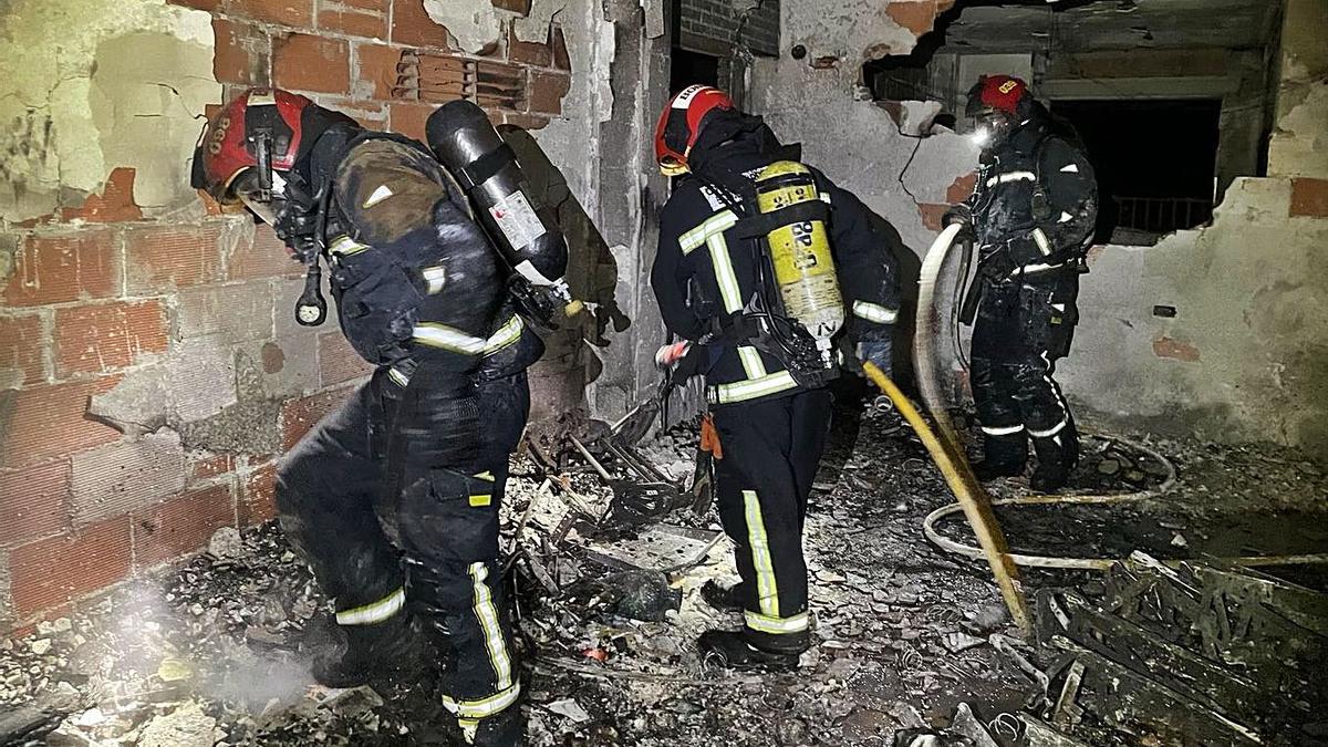 Rescatan a 8 personas de un incendio en Benicàssim | DIPUTACIÓN DE CASTELLÓ