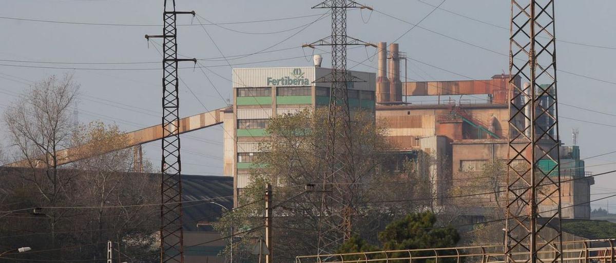 Fábrica de Fertiberia en Trasona (Corvera), una de las industrias con alto consumo de gas natural.