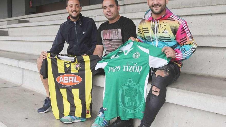 Diego Vieytes, David Carnero y Diego García, en el campo de Os Remedios. // Iñaki Osorio