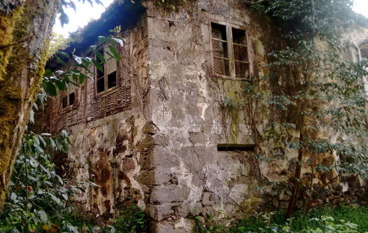 Vista exterior de  la casa parroquial de Ribeira. |