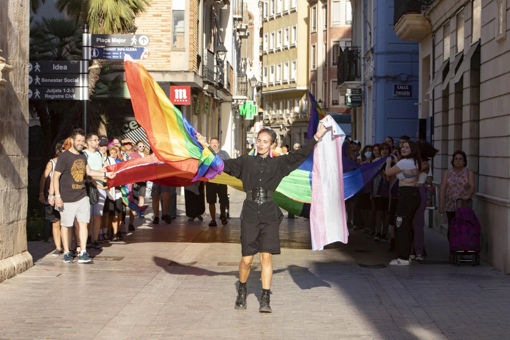 Manifestación del colectivo LGTBIQ+ en Alzira