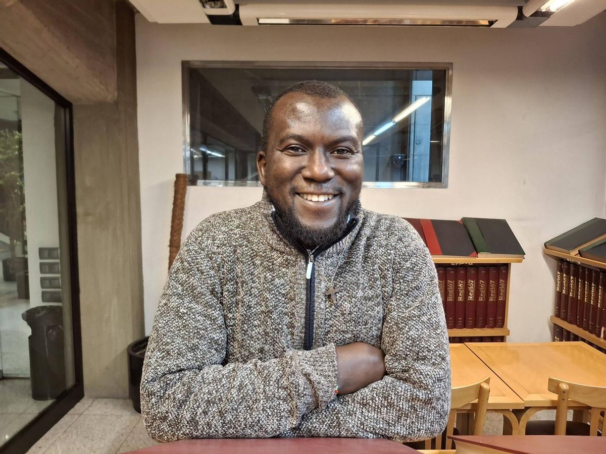 Osaleh treballa en un centre d'acollida d'immigrants al Marroc