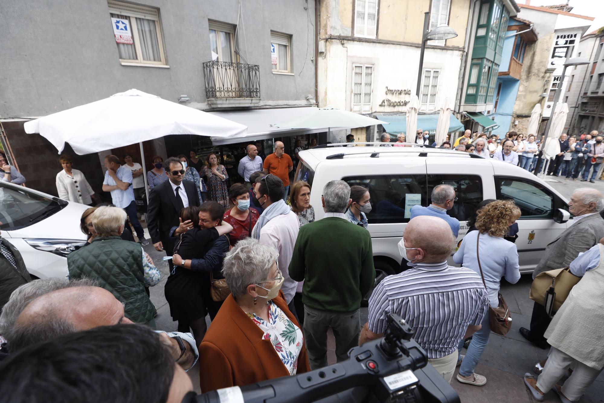 Grado despide a Eduardo Suárez en un multitudinario funeral