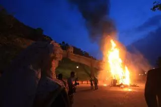 El fuego conquista Toledo con las convivencias de Hogueras