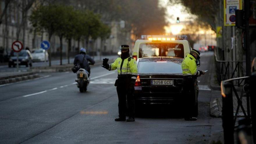 Hallan una mujer descuartizada en una maleta de un incendio en Madrid