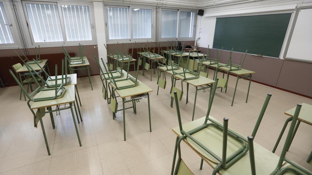 Una aula buida d’un centre educatiu, en una imatge d’arxiu.