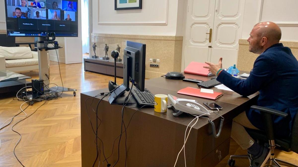 El presidente de la Diputació, Toni Gaspar, en la reunión telemática con alcaldes y alcaldesas de la Vall.