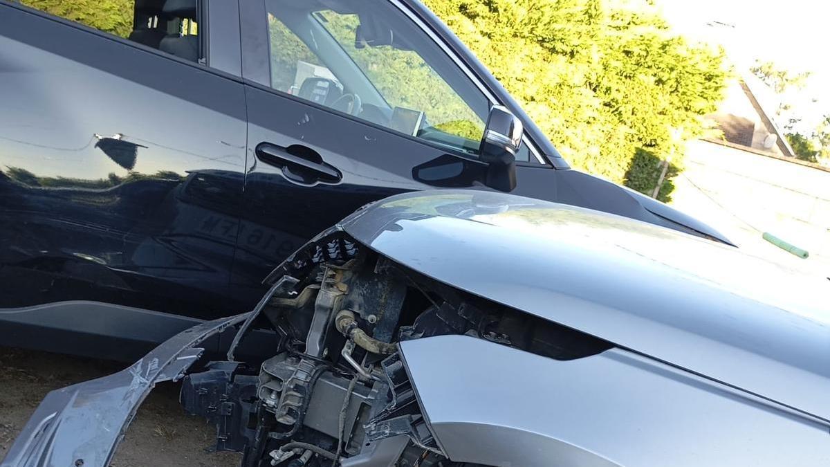 La semana pasada el vecino violento golpeó con su vehículo a varios coches aparcados.