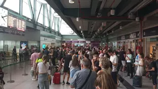Un incendio en Ourense obliga a suspender la conexión ferroviaria con Madrid durante 5 horas
