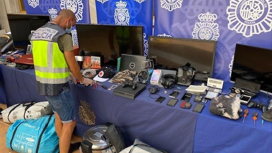 Efectos intervenidos por agentes de la Policía Nacional en Málaga a jóvenes adicionados al parkour que robaban en viviendas habitadas.