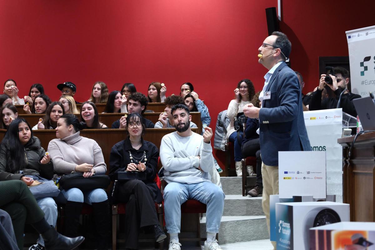 Cámara de Comercio y FUE apuestan por la empleabilidad juvenil con formación en IA y marca personal