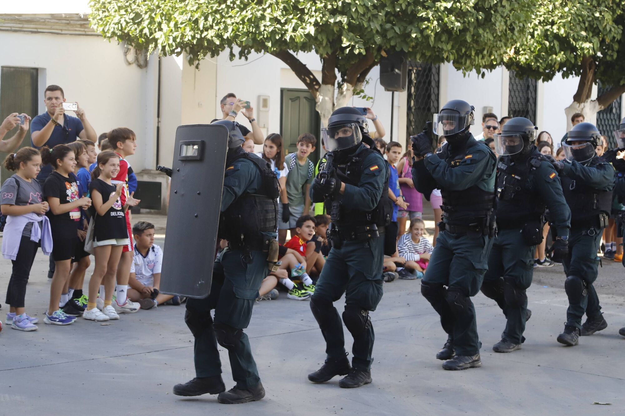 La Jornada de puertas abiertas de la Guardia Civil de Córdoba, en imágenes