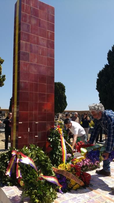 Homenaje a los fusilados del franquismo en el cementerio de Paterna