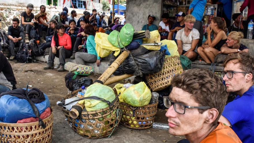 Casi 30 montañeros españoles podrían estar atrapados en Indonesia