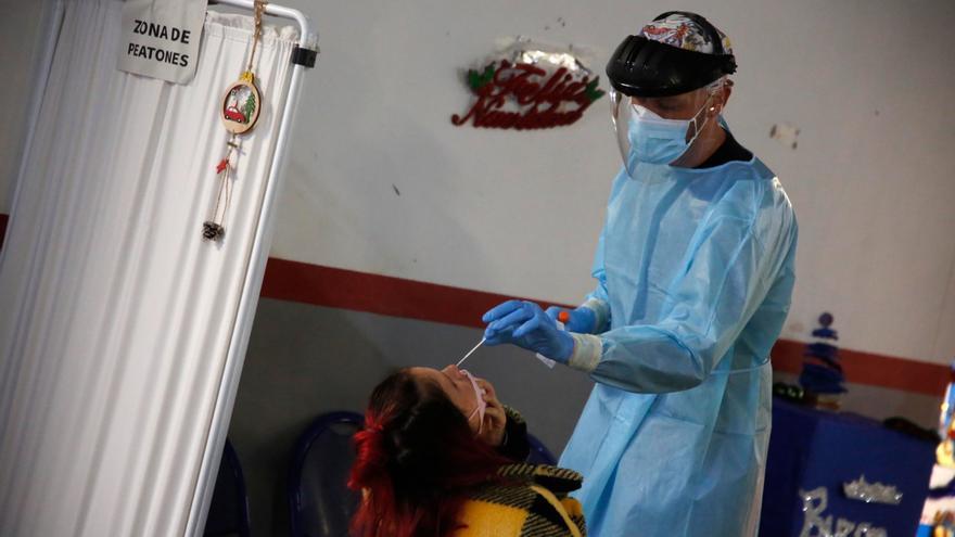 Los contagios covid siguen en continua bajada en Córdoba, pero Salud registra otras seis muertes