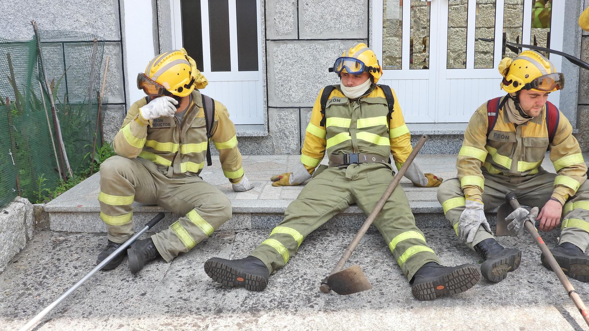 Activos tres incendios en la zona cero de la ola de calor en Galicia