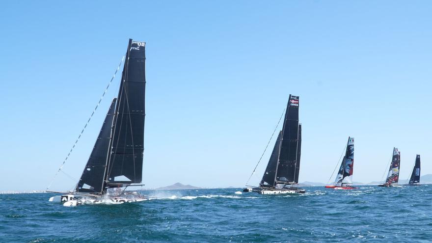 Los catamaranes voladores se exhiben en el Mar Menor en el Gran Premio Costa Cálida