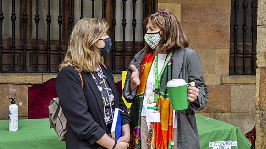 Ana Taboada (izquierda), junto a Margarita Fuente. | Nazaret Quintas