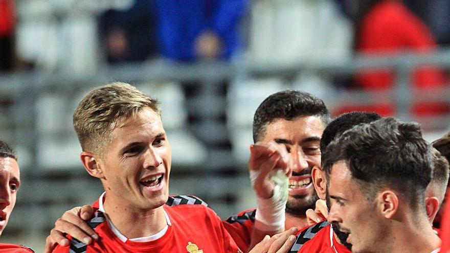 Edu Luna celebra el gol de Javi Pedrosa ante el UCAM.