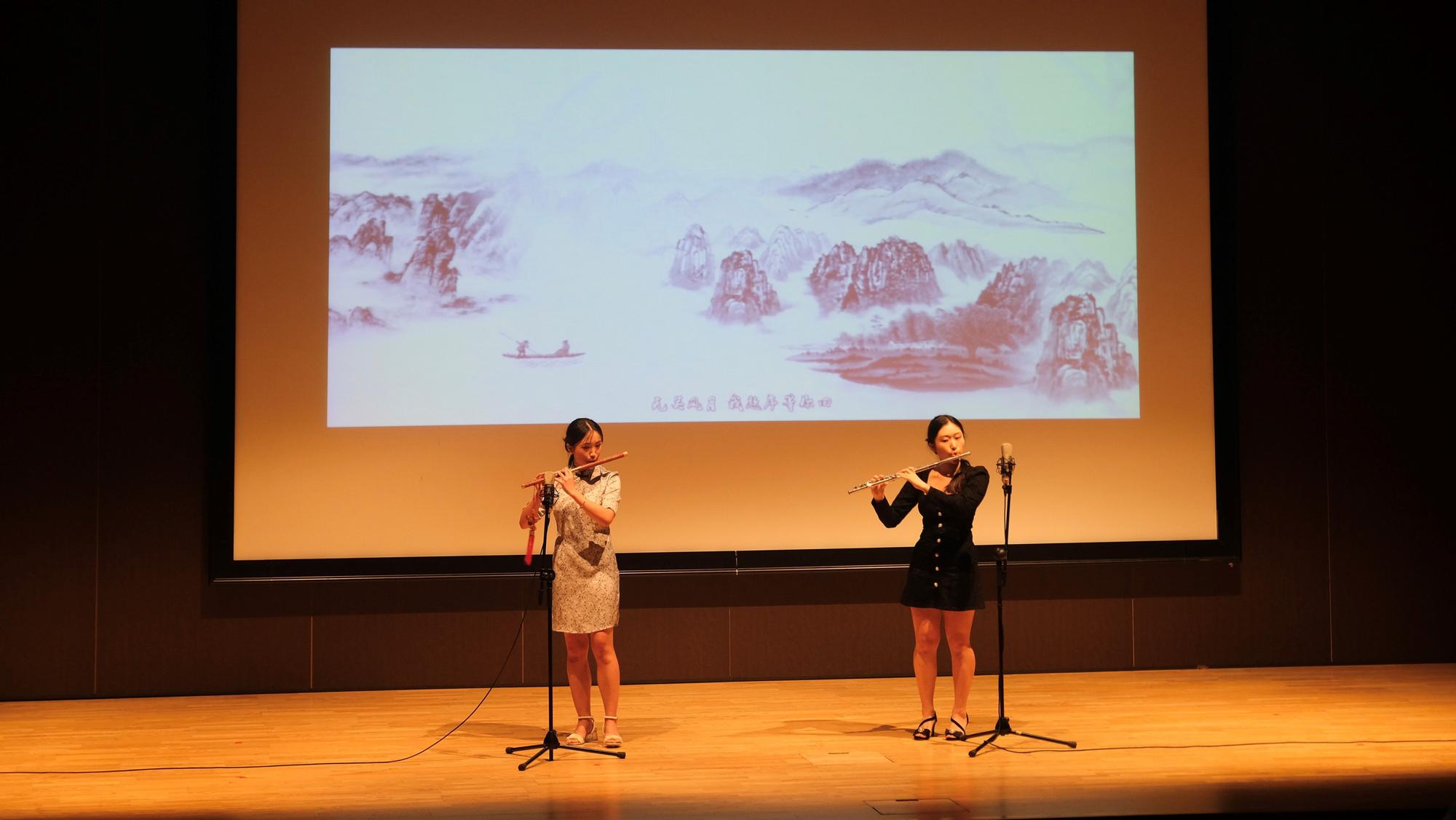 El primer festival estudiantil de la cultura china en València, en imágenes